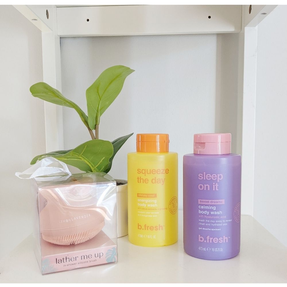 B. Fresh Shower Bundle Body Wash and Silicone Loofah